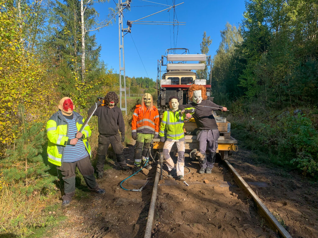 Förberedelser på banan inför halloween 2021